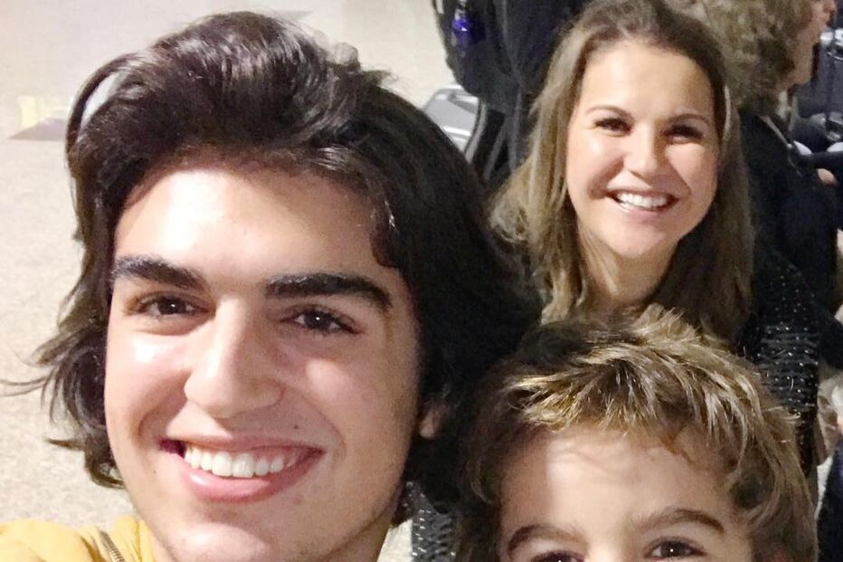 Katia Aveiro com os filhos