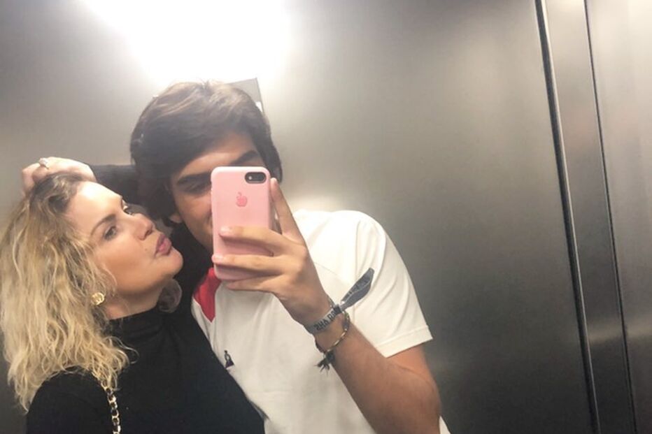 Katia Aveiro com os filhos