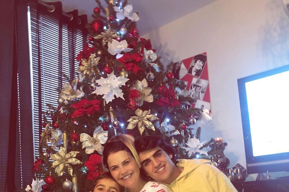 Katia Aveiro com os filhos