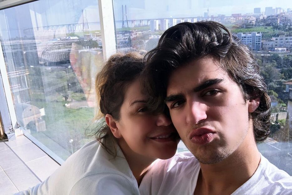 Katia Aveiro com os filhos