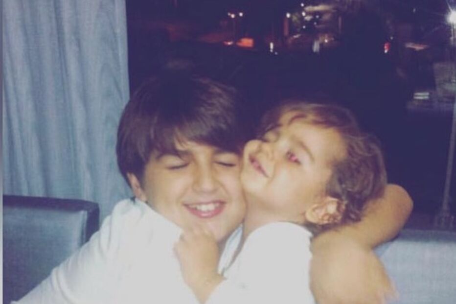 Katia Aveiro com os filhos