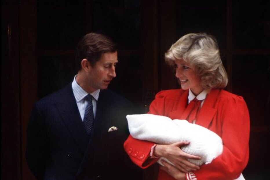 Príncipe Carlos Diana de Gales apresentam o segundo filho, Harry