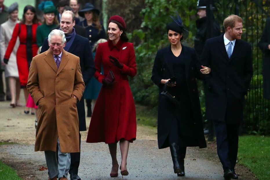 Príncipe Carlos com Kate Middleton, Meghan Markle e Harry