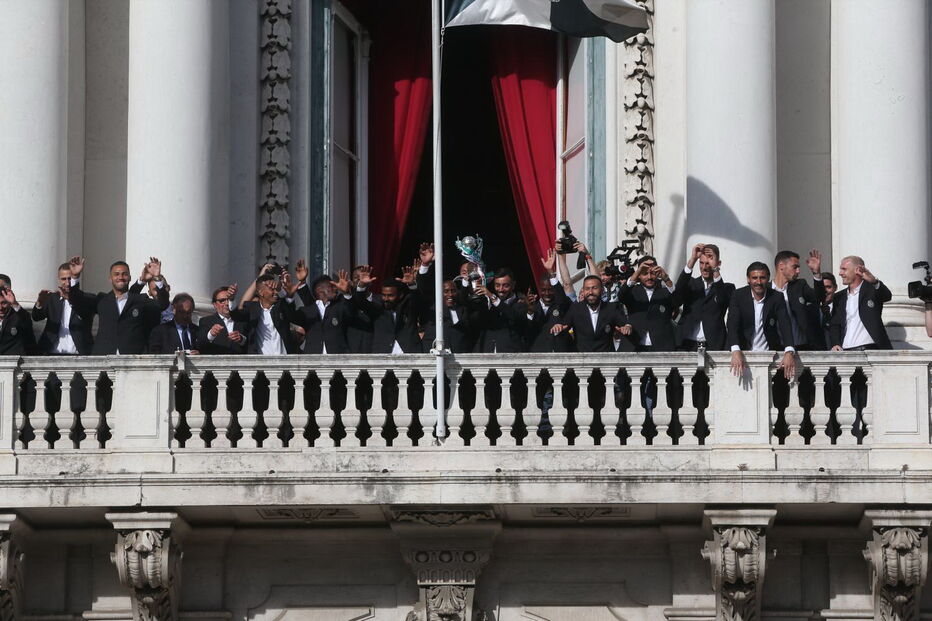Bruno Fernandes levanta a Taça de Portugal e deixa adeptos leoninos ao rubro