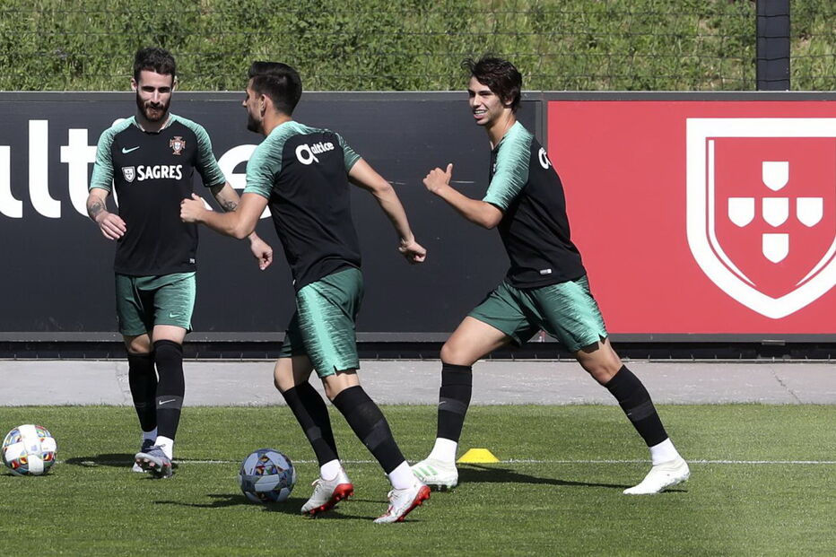 Jogadores durante o treino para a Liga das Nações da UEFA 2018/2019