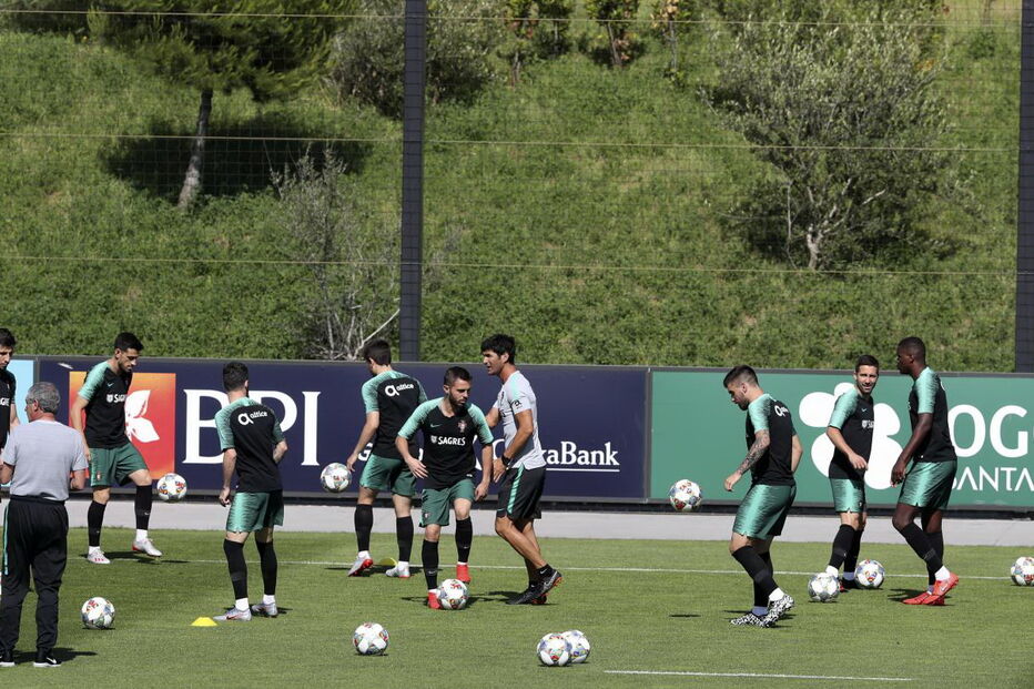 Jogadores durante o treino para a Liga das Nações da UEFA 2018/2019