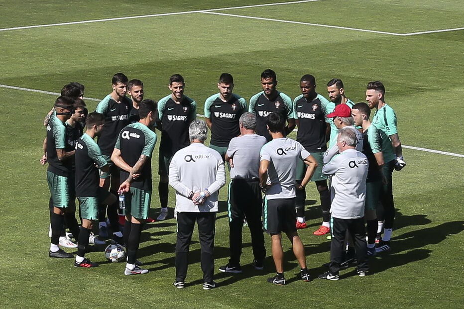 Jogadores durante o treino para a Liga das Nações da UEFA 2018/2019