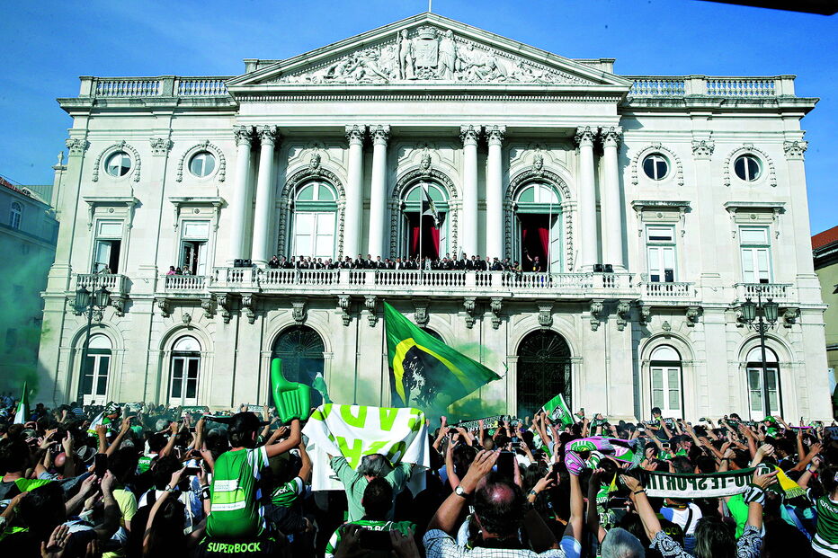 Equipa do Sporting levanta Taça de Portugal na Câmara Municipal de Lisboa