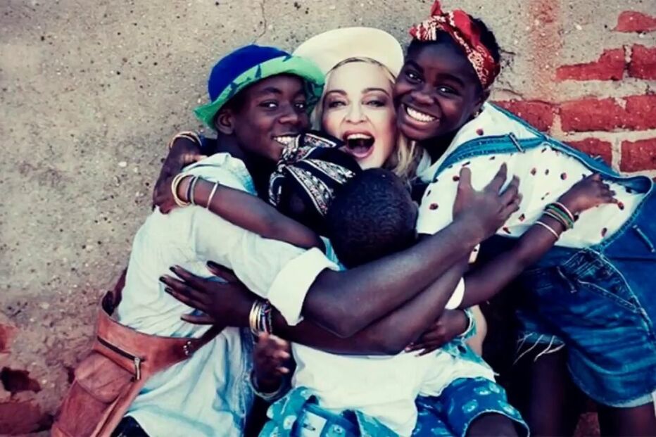 Madonna com Mercy e David.jpg