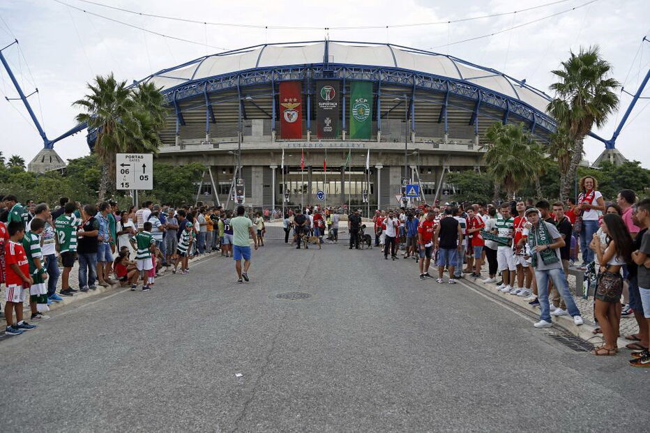 Na Época 2015/2016, a Supertaça Cândido de Oliveira colocou frente a frente o Benfica e o Sporting