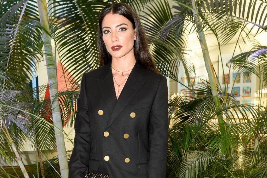 Carolina Carvalho é adepta dos vestidos-blazer, que conjugou com uns stilettos 