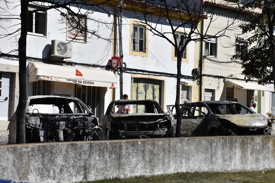 Quatro carros consumidos pelas chamas em Portalegre
