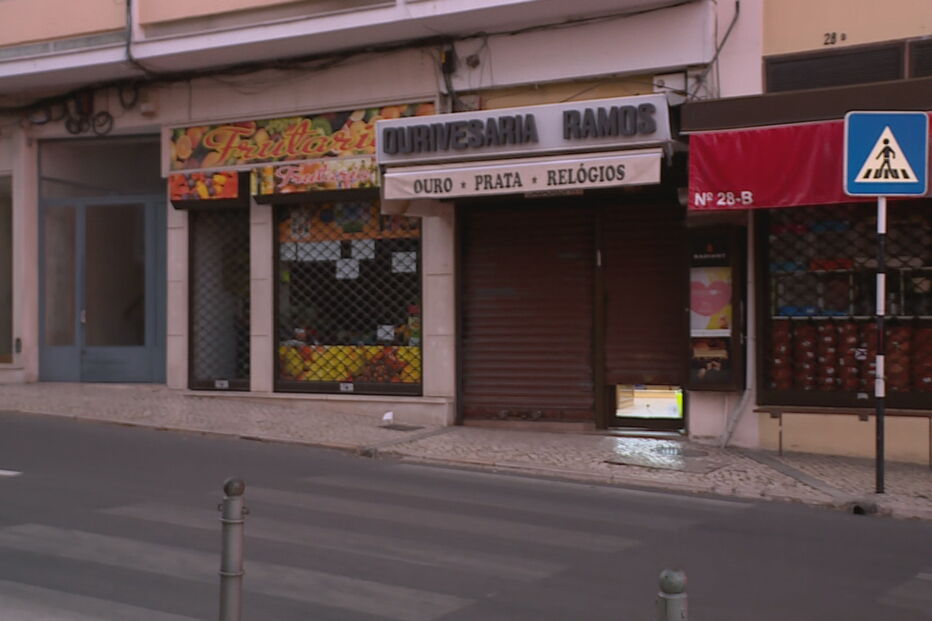 Trio armado assalta ourivesaria em Almada