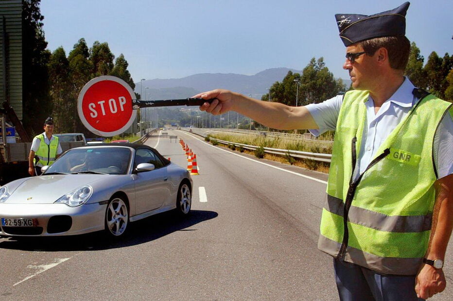 Governo aprova revisão do regulamento de sinalização de trânsito