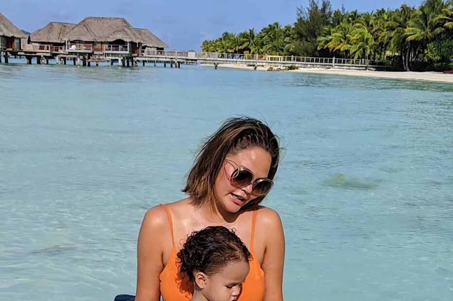 Chrissy Teigen  e Luna