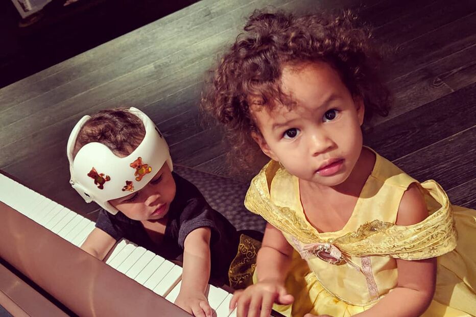 Luna e o irmão Miles