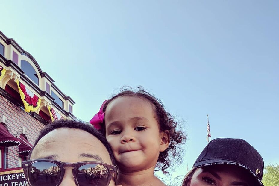 Chrissy Teigen, John Legend e Luna