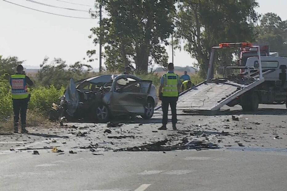 Acidente entre carro e camião faz um ferido grave na EN10 em Vila Franca de Xira