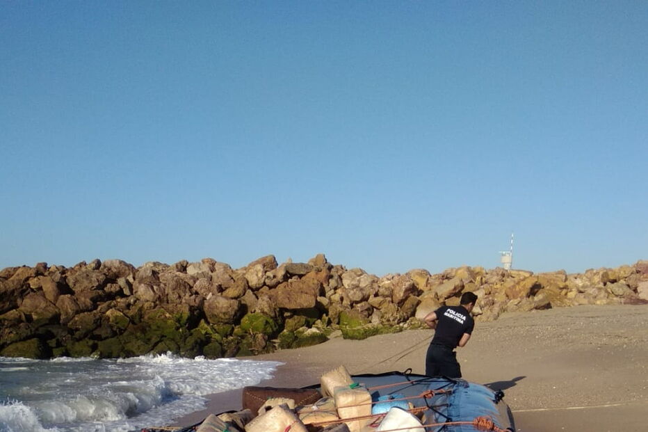 Os 58 fardos de droga foram encontrados durante uma operação policial de rotina.