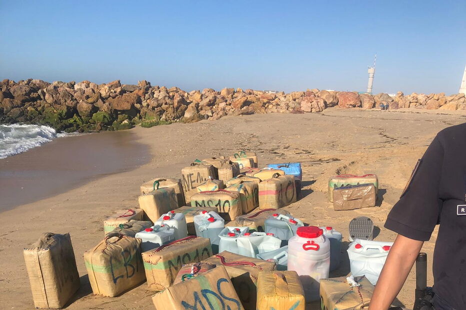 Os 58 fardos de droga foram encontrados durante uma operação policial de rotina.