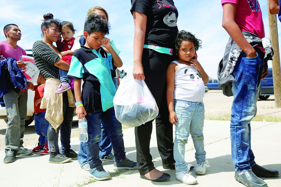 A polícia de fronteiras de El Paso, no Texas, disse ter detido mais de mil imigrantes ilegais na quinta-feira 