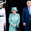 Melania Trump não se curva para cumprimentar rainha Isabel II 