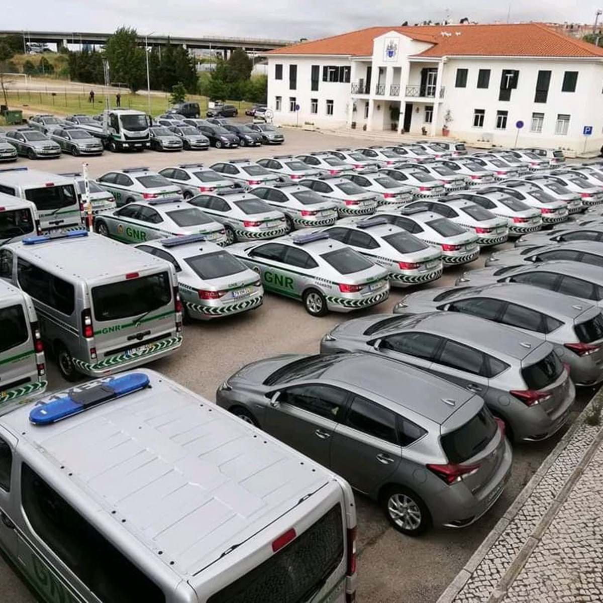 Sintra investe em 12 carros-patrulha para a PSP e GNR - Sintra