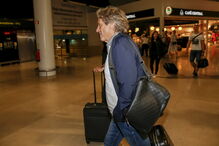 Jorge Jesus no aeroporto de Lisboa rumo a Madrid, onde vai falar com o presidente do Flamengo, Rodolfo Landim 