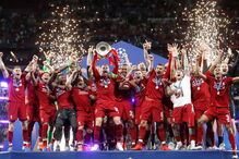 Liverpool recebe troféu da Liga dos Campiões após vencer Tottenham