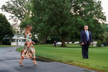 Donald Trump e a primeira-dama Melania na partida da Casa Branca para Londres