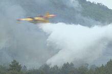 Cinco meios aéreos combateram incêndio em Bragança