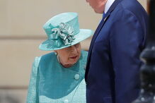 Donald Trump e Melania recebidos em Buckingham