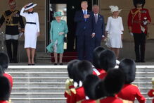 Donald Trump e Melania recebidos em Buckingham