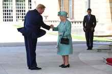 Donald Trump e Melania recebidos em Buckingham