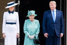 Donald e Melania Trump com a rainha Isabel II