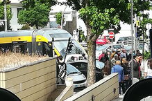 Acidente entre metro e carro em Vila Nova de Gaia