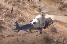 Pior resgate de helicóptero de sempre? Maca que transporta mulher gira a grande velocidade
