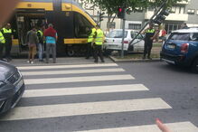 Acidente entre metro e carro em Vila Nova de Gaia