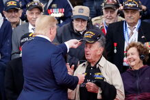 Dia D foi há 75 anos. Trump e Macron na cerimónia de comemoração em França