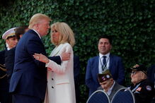 Dia D foi há 75 anos. Trump e Macron na cerimónia de comemoração em França