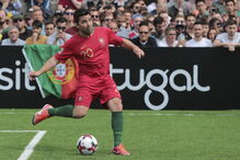 Antigos craques portugueses brilham em jogo das estrelas