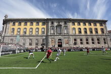 Antigos craques portugueses brilham em jogo das estrelas