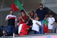 Família de Cristiano Ronaldo reunida nas bancadas do Dragão para torcer pela Seleção Nacional