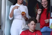 Georgina Rodríguez nas bancadas do Dragão para torcer pela Seleção Nacional