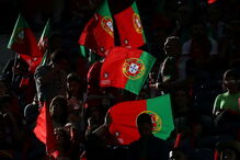 Adeptos nas bancadas do Dragão para o jogo Portugal-Holanda