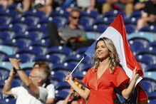 Adeptos holandeses nas bancadas do Estádio do Dragão