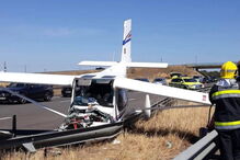 Avioneta aterra em autoestrada no Pinhal Novo e colide com dois carros	