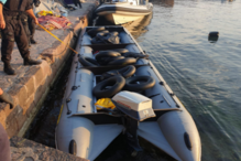 Polícia Marítima resgata 18 crianças a bordo de um bote na Grécia 6