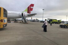 Passageiros retirados de avião TAP no Aeroporto de Lisboa após derrame de combustível