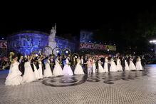 Noivos de Santo António também participaram no desfile